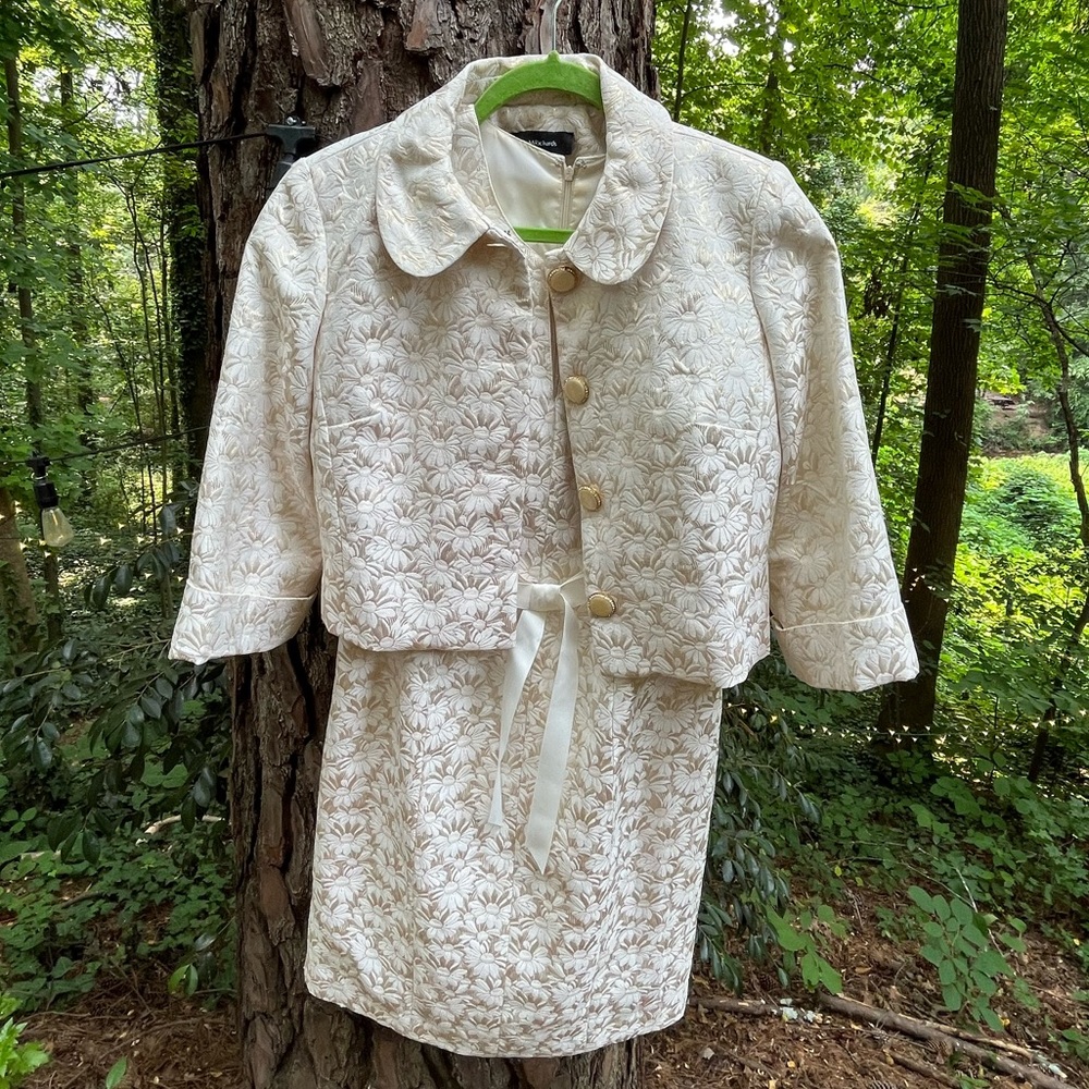 R&M Richards 2 piece formal jacket and dress with daisy design.